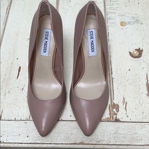 Steve Madden “Galleryy” pump